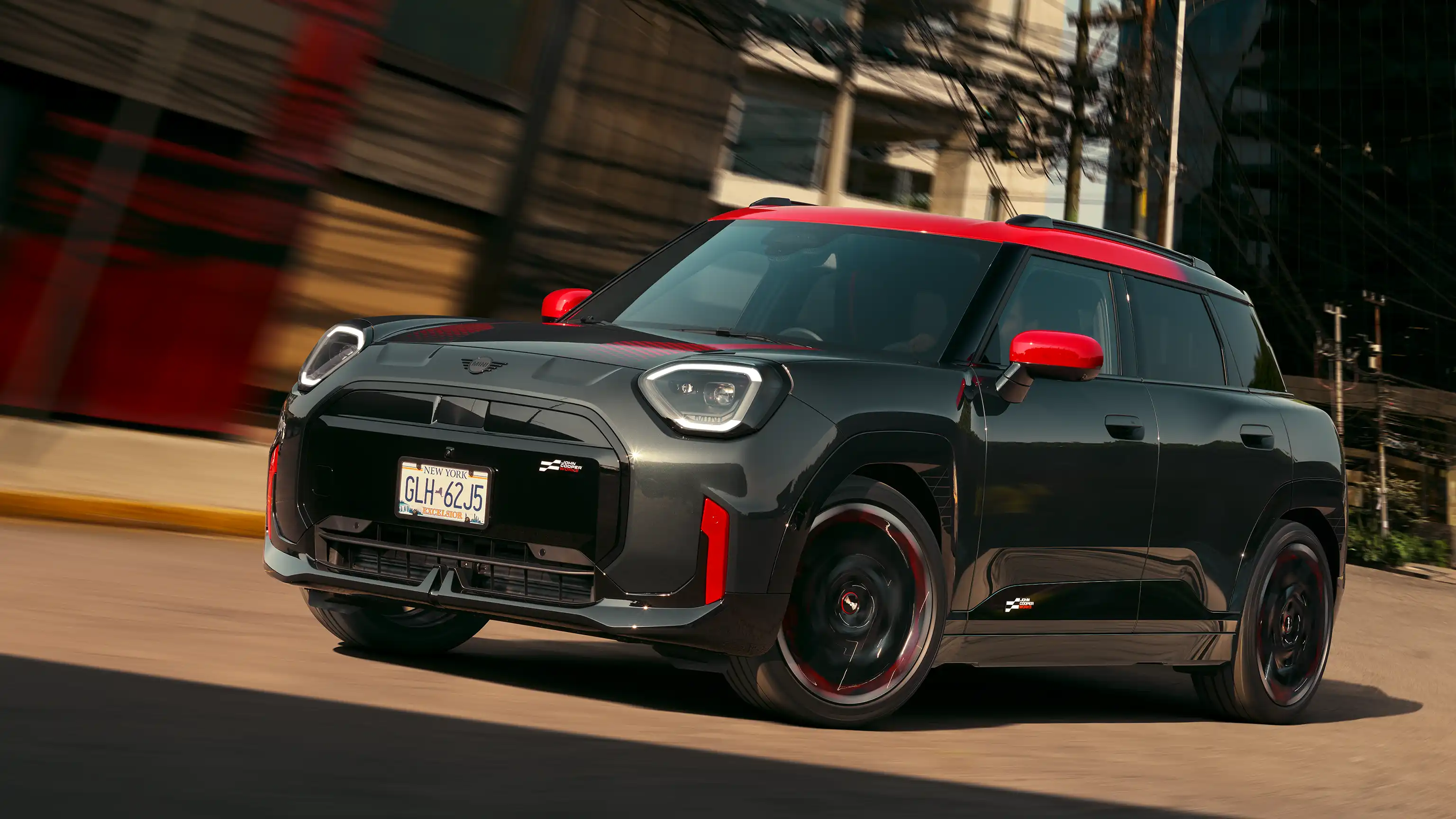 ALL-ELECTRIC MINI JOHN COOPER WORKS ACEMAN.